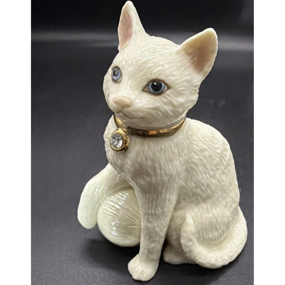 Vtg LENOX PORCELAIN CAT FIGURINE Gold Collar&Crystal Charm w/Yarn Ball RARE FIND
